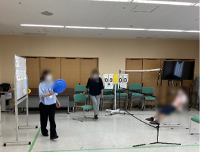 写真：きょうだいワークショップの内の風船バレーの様子