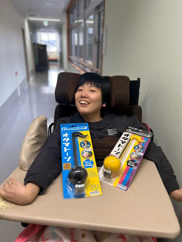 写真：オタマトーン　黒と黄